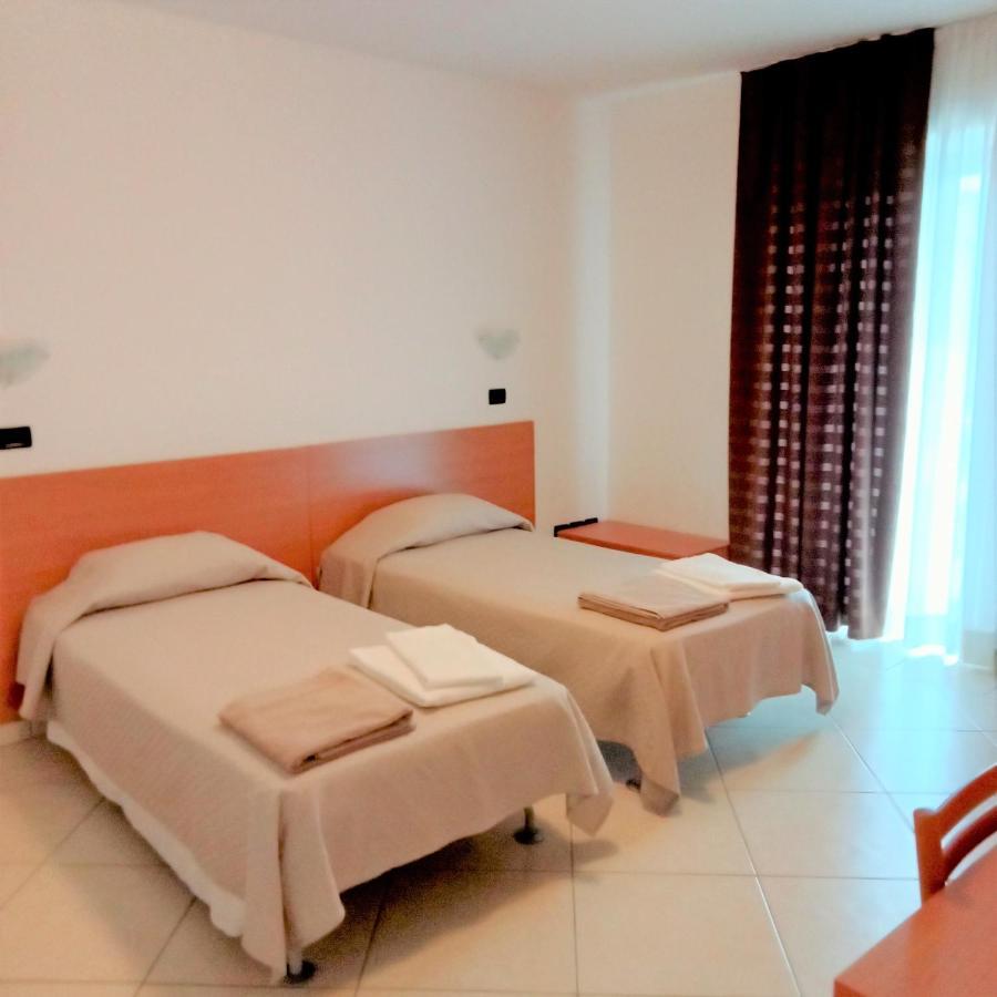غارنانو Residence Borgo Dei Limoni - Appartamenti Con Garage المظهر الخارجي الصورة